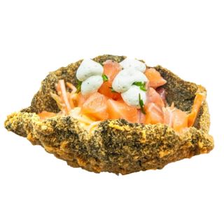 Nori taco de salmón marinado en remolacha