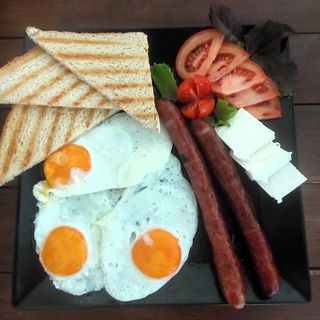 Doručak sa kobasicom