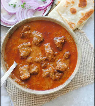 Chicken madras + 1 naan normal