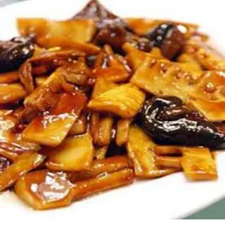 68. Cerdo Con Bambú Y Setas Chinas