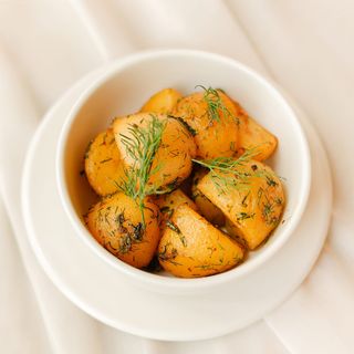 Potato with Svan salt and dill