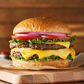 Menú Hamburguesa De Ternera Con Nuggets (3 Uds.)