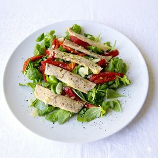 Ensalada De Tomate Con Ventresca Y Cebolla