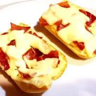 Tostas De Pepperoni Y Queso Fundido