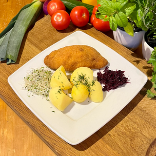 Kotet wykwintny a`la Skorpion  z dodatkami i zestawem surówek