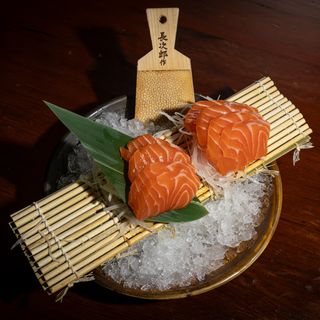 Sashimi De Salmón (8 Cortes)