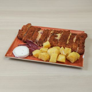 Cachopo de Cecina y Queso de Cabra y cebolla caramelizada
