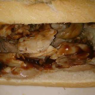 Bocadillo De Pollo Asado Con Patatas Fritas