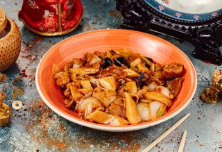 E4-შემწვარი ღორის ხორცი სოკოთი და კოჭას სანელებლით