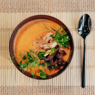 Zupa Tom Yum z kurczakiem