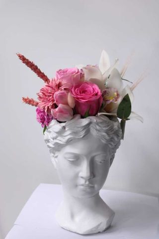 Aranjament Floral ın Vaza Venus 24 cm cu flori pe nunte de roz