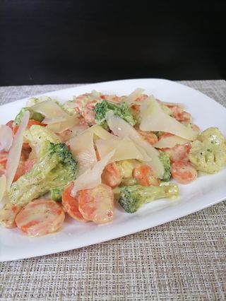 Задушени зеленчуци със сметана и пармезан (300гр)