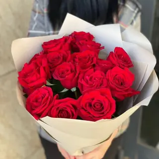 17 trandafiri rosii
