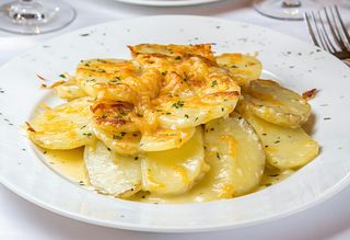 Cartofi au gratin