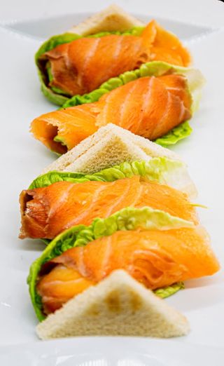 Rollitos De Salmón Con Esparrago Y Aguacate