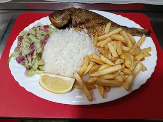 Dorada,patatas,ensalada,arroz