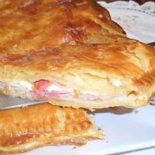 Empanada De Jamón Y Queso Porción ( 200 GR.)