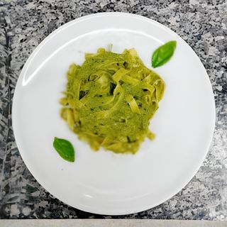 Fettuccine al pesto
