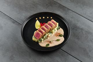 Стейк з тунця з  Горіховим соусом (350г)