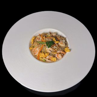 163. Spaghetti di riso con gamberi * e verdure