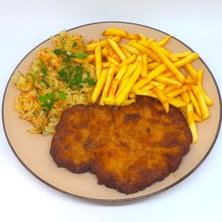 Kotlet schabowy, ziemniaki z koperkiem, kapusta kiszona