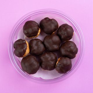 მინი პროფიტროლები ვანილის კრემით და შოკოლადით