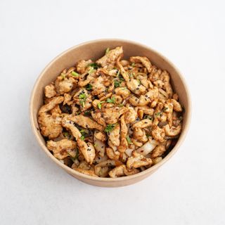 Kurczak smażony z makaronem ryżowym