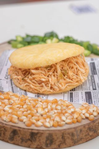 Arepa Pollo Mechado