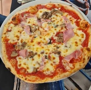 Pizza Champignon (mediana)