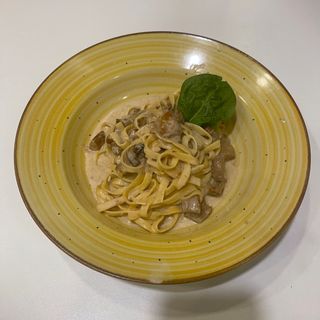 Tagliatelle cu hribi și sos alb