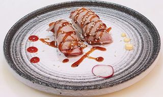 Nigiri atún flameado (2 pzs.)