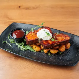 Magacionerska BBQ rebra sa kajmakom i mladim krompirom