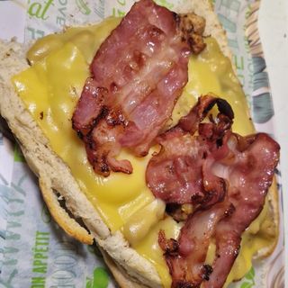 Pepito Pollo, bacón y queso