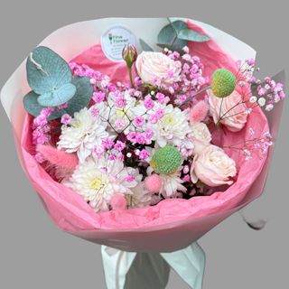 Bukiet kwiatów Whisper of Elegance