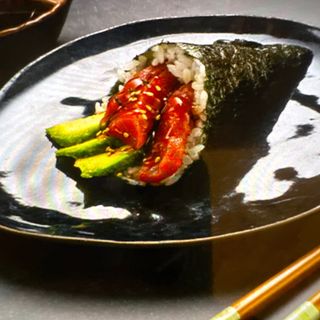 45. Temaki Atún (1 Pza.)