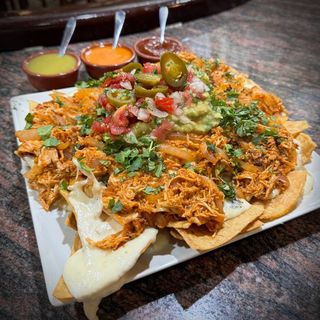 Nachos Con Tinga De Pollo (Ración)