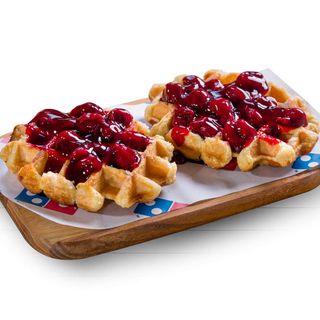 Gofry belgijskie z wiśniami