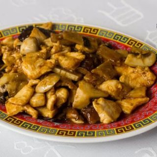 Pollo con bambú y setas chinas