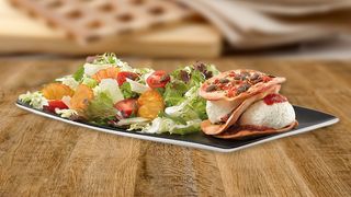Insalata cremoso di rullo di capra