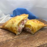 Empanada De Jamón Y Queso