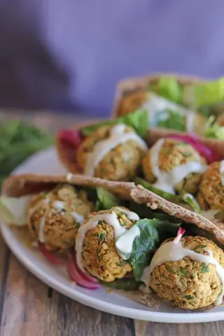 Talerz falafel