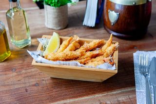 Crispy prawns & chilli souce