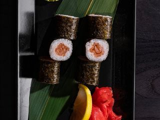 Макі з лососем (130г)