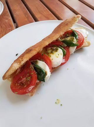 Panuozzo caprese