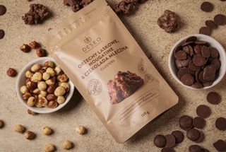 CHOCOLATE CLUSTERS Czekolada mleczna - orzechy laskowe