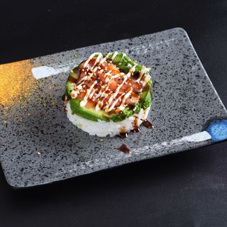 105.Tartar de salmón, aguacate (1 ud.)