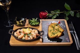 Creveți cu usturoi & bruschette aglio