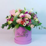 Cutie (1403)mov mixt din trandafiri, orhidee, eustoma, hypericum si verdeata decorativa