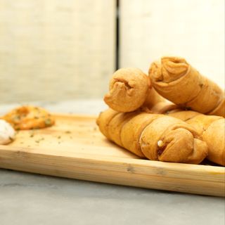 Tequeños De Queso Con Mayonesa De Trufa Y Salsa Especial