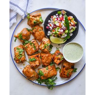 Fish tikka (tandoori) with salad & chips